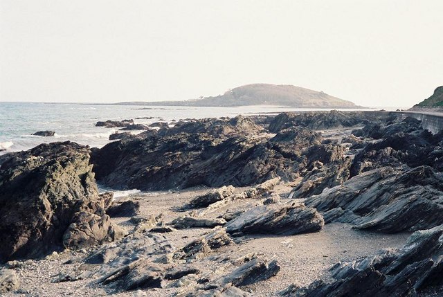 Looe: rocky coastline